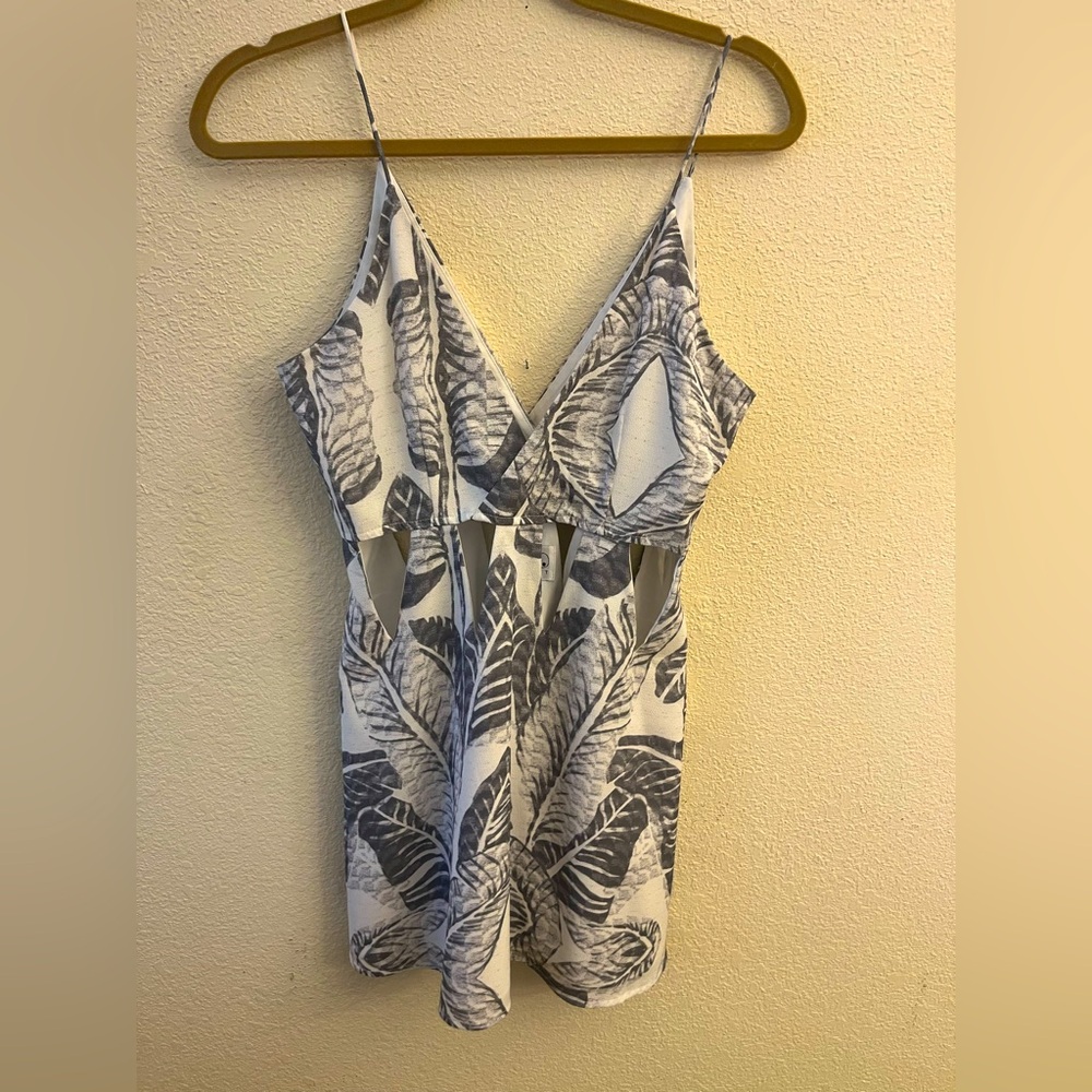 Sabo Skirt cut out mini dress in grey palm print size small